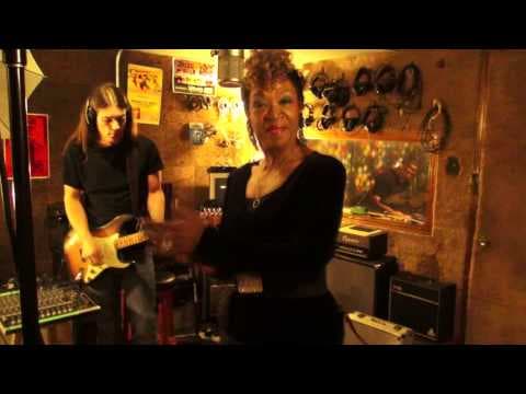 Miniatura del vídeo de TRUDY LYNN