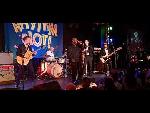 Miniatura del vídeo de BARRENCE WHITFIELD with MFC CHICKEN