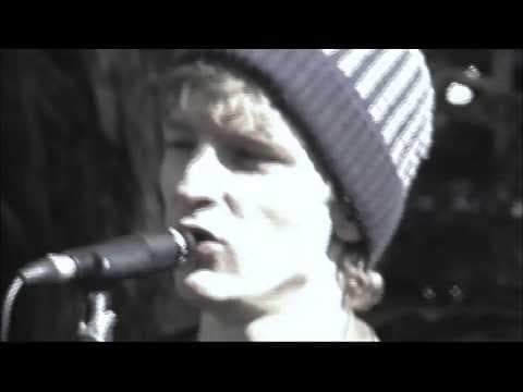 Miniatura del vídeo de THE LIVING EYES