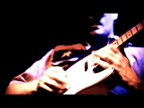 Miniatura del vídeo de FAKE AGAINST THE MACHINE