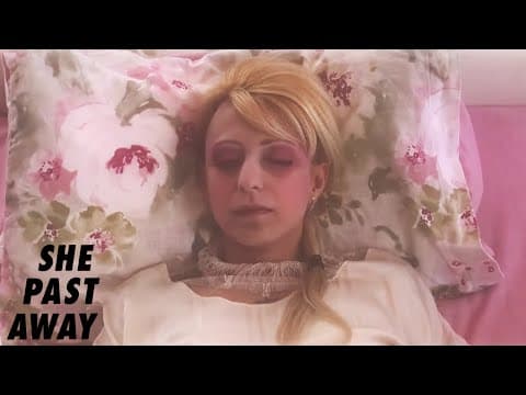 Miniatura del vídeo de SHE PAST AWAY