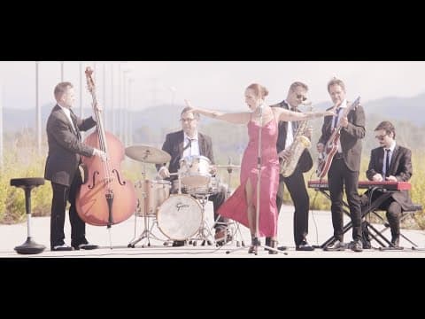Miniatura del vídeo de ALICE & THE WONDERS